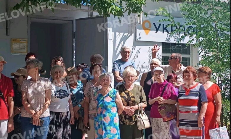 "Куди підуть пенсіонери?": мешканці Широкої Балки виступили проти закриття відділення «Укрпошти»