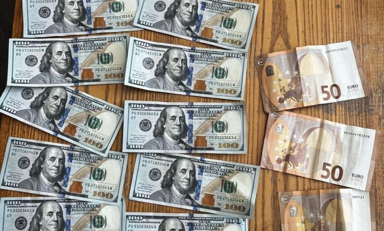 Вилучені долари та євро після крадіжки з квартири на Миколаївщині