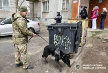 Поліція розшукує причетних до залишення немовляти у контейнері в Миколаєві