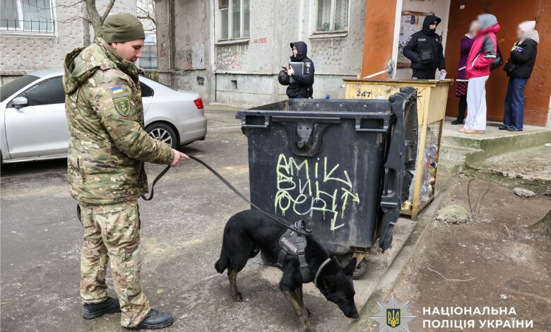 Поліція розшукує причетних до залишення немовляти у контейнері в Миколаєві
