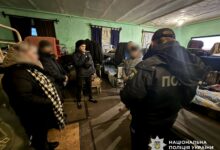 Речові докази, вилучені під час обшуків у справі про телефонне шахрайство на Миколаївщині