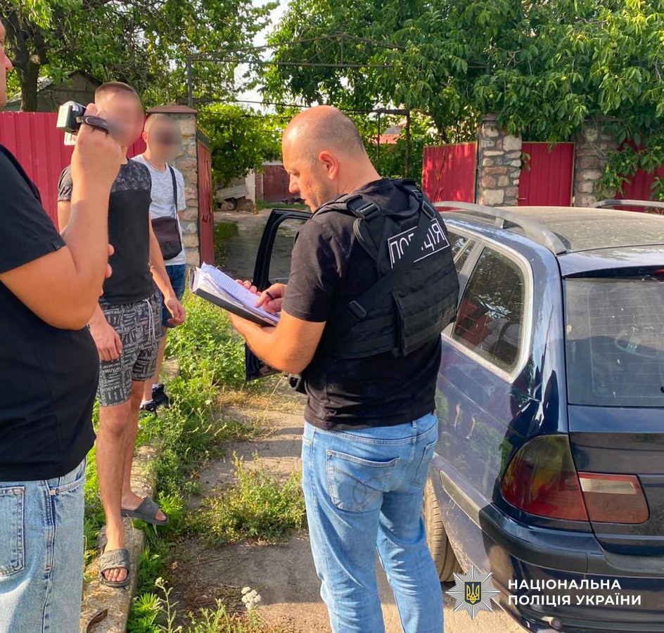 Поліцейські вилучили психотропну речовину Alfa-PVP, замасковану у коробці з чаєм