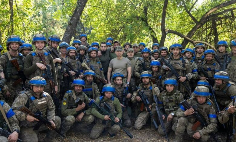 Олександр Сирський із військовими 225-го окремого штурмового полку
