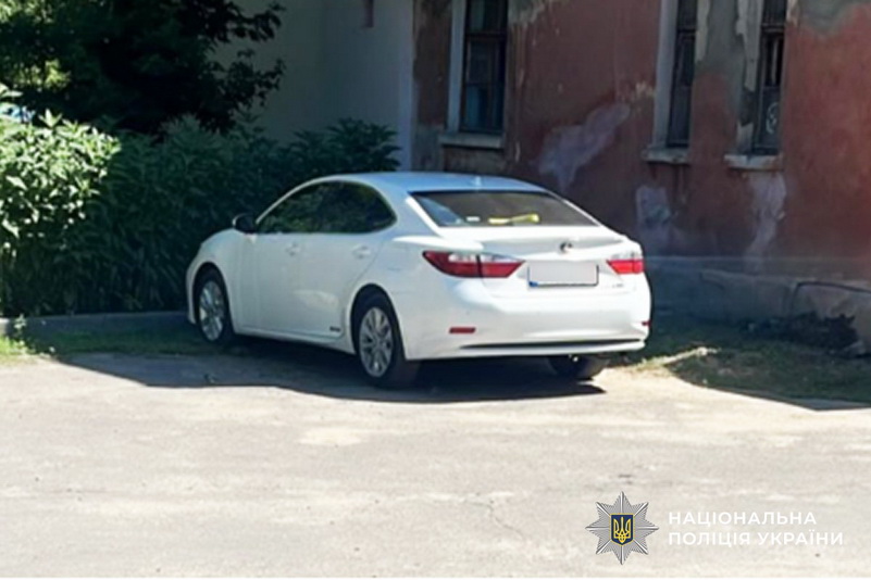 Викрадений Lexus ES 300H