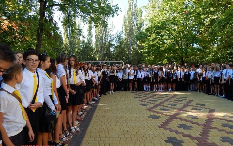 Без довгих промов під сонцем: 1 вересня школам радять обійтися без лінійок