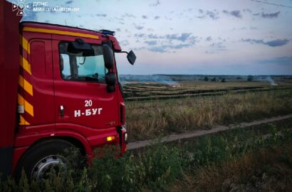 Рятувальники ліквідовують пожежі на Миколаївщині після атак і займань сухостою