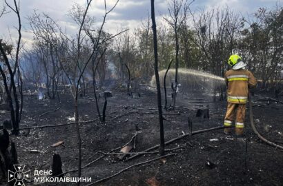 Ілюстративне зображення пожежі, яку ліквідовують рятувальники на Миколаївщині