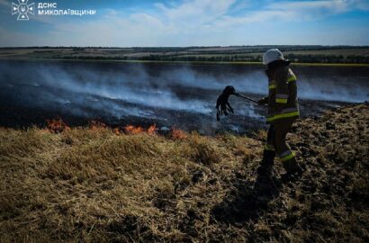 Рятувальники гасять пожежу на Миколаївщині