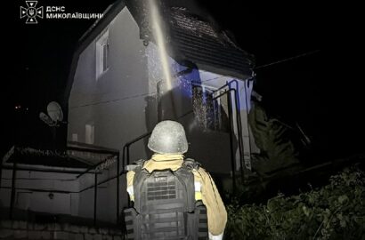 Ілюстративне зображення наслідків ворожої атаки на житлові будинки Миколаївщини