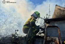 Рятувальники гасять пожежу очерету в мікрорайоні Ракетне Урочище у Миколаєві