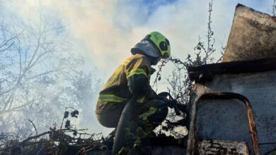 Рятувальники гасять пожежу очерету в мікрорайоні Ракетне Урочище у Миколаєві