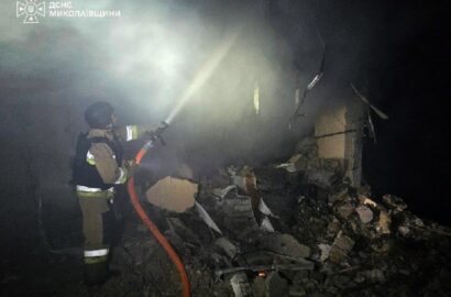 Рятувальники ліквідовують пожежі після атак і загорянь на Миколаївщині