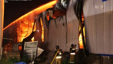 Пожежа на території підприємства харчової промисловості після ворожої атаки на Миколаївщині