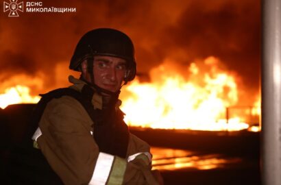 Пожежа на території підприємства харчової промисловості після ворожої атаки на Миколаївщині