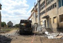 Комунальні служби ліквідовують наслідки удару безпілотника на території школи у Миколаєві