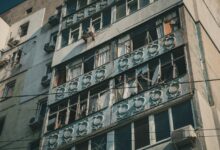 Комунальні служби та волонтери ліквідовують наслідки нічної атаки у Миколаєві
