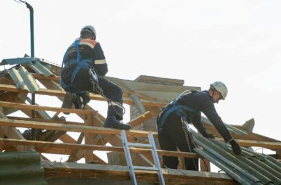 Комунальні служби та волонтери ліквідовують наслідки нічної атаки у Миколаєві