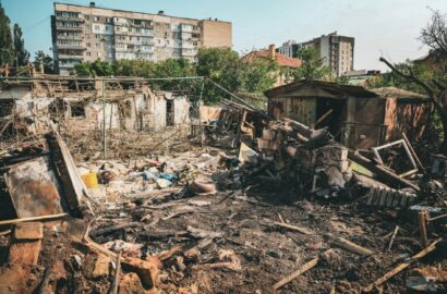 Комунальні служби та волонтери ліквідовують наслідки нічної атаки у Миколаєві