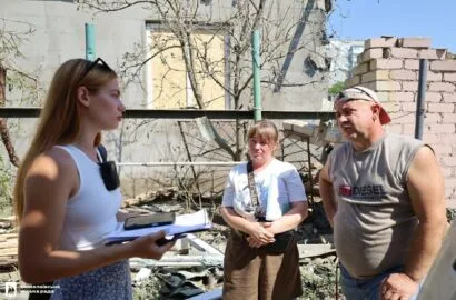 Міські служби обстежують пошкоджені обстрілом будинки у Миколаєві