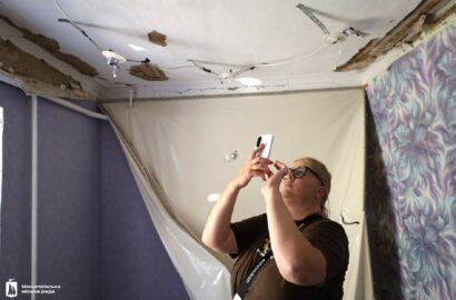 Міські служби обстежують пошкоджені обстрілом будинки у Миколаєві