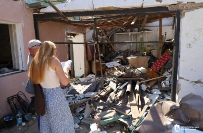 Міські служби обстежують пошкоджені обстрілом будинки у Миколаєві