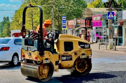 Відновлення пошкоджених ділянок міських доріг у Миколаєві