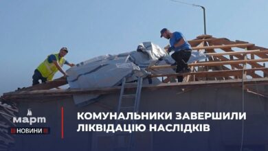 Ілюстративне фото комунальних робіт біля пошкоджених будинків у Миколаєві