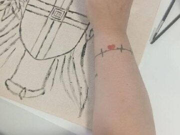 Ілюстративне фото учасниць арттерапевтичного майстер-класу зі створення шоперів із мотанками у Миколаєві