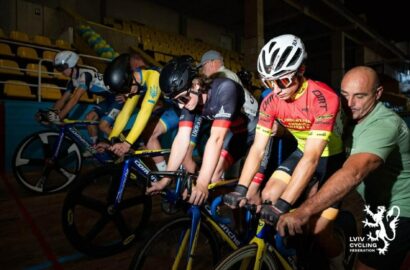 Велосипедистки СДЮСШОР з велоспорту Миколаєва після чемпіонату України, ілюстративне фото