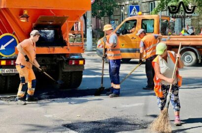 Відновлене асфальтне покриття на міській вулиці у Миколаєві