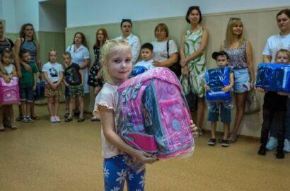 Рюкзаки зі шкільним приладдям для майбутніх першокласників у Миколаєві