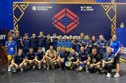 Назар Ключко та тренери після чемпіонату Європи з боксу