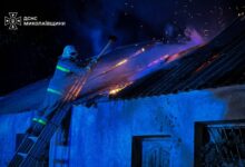 Пожежа після удару ворожої "Молнії" у Снігурівці