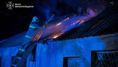 Пожежа після удару ворожої "Молнії" у Снігурівці