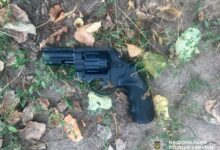 Поліцейські вилучили пістолет під набій Флобера після конфлікту в Миколаєві