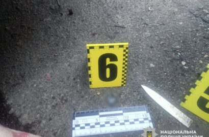 Матеріали справи про ножове поранення чоловіка в гаражі у Миколаєві