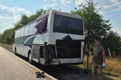 Наслідки зіткнення вантажівки, автобуса та легкового автомобіля на Миколаївщині