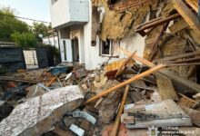Наслідки атаки безпілотників на будинки, господарську крамницю та транспортний засіб у Миколаєві й Снігурівській громаді