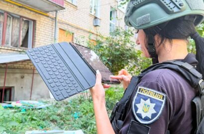 Наслідки атаки безпілотників на будинки, господарську крамницю та транспортний засіб у Миколаєві й Снігурівській громаді