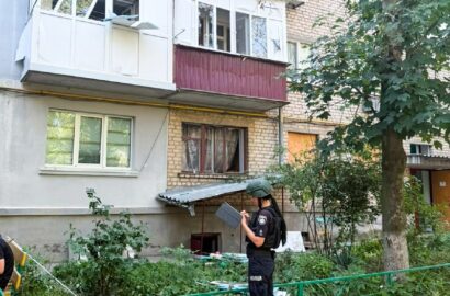 Наслідки атаки безпілотників на будинки, господарську крамницю та транспортний засіб у Миколаєві й Снігурівській громаді