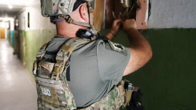 Поліцейські та вибухотехніки вилучили гранату з електрощитової багатоповерхівки у Миколаєві