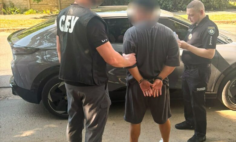 Затримання військовослужбовця під час отримання частини коштів у Миколаєві