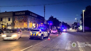 Фото з місця ДТП за участю автомобілів і велосипедиста у Вознесенську