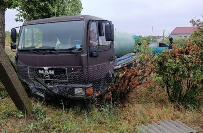 Наслідки зіткнення автомобілів ЗАЗ 1102 і MAN на Миколаївщині