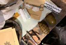 Вилучені за місцем проживання корпуси гранат Ф-1 і РГД-5 та запали до них