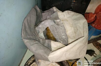 Вилучені за місцем проживання корпуси гранат Ф-1 і РГД-5 та запали до них