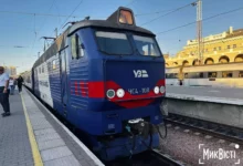 Ілюстративне фото залізничного потяга в Україні