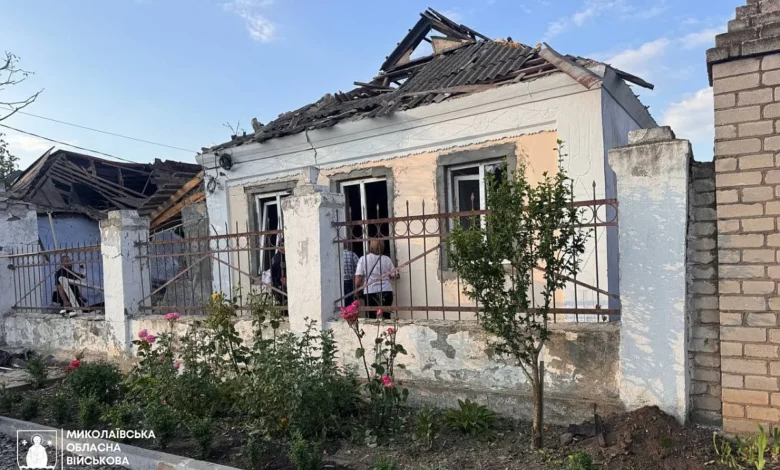 Наслідки атаки безпілотників на Миколаївщині: пошкоджені цивільне судно, будинок і транспорт