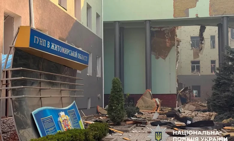 Наслідки атаки російських безпілотників на будівлю поліції в Житомирі