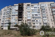 Наслідки атаки російських дронів у Корабельному районі Херсона